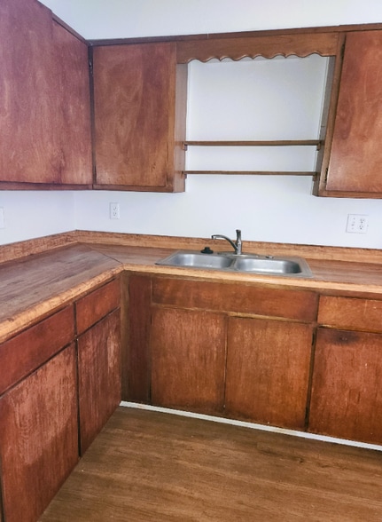 Building Photo - 516 Lewis Ave SE