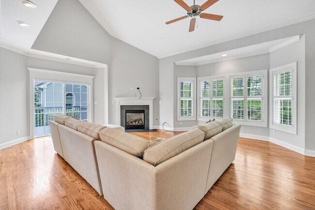 Building Photo - 70 Maple Oak Dr