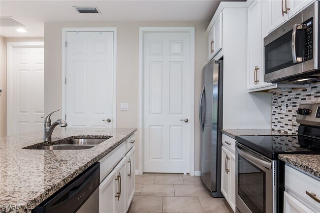 Building Photo - 14533 Edgewater Cir