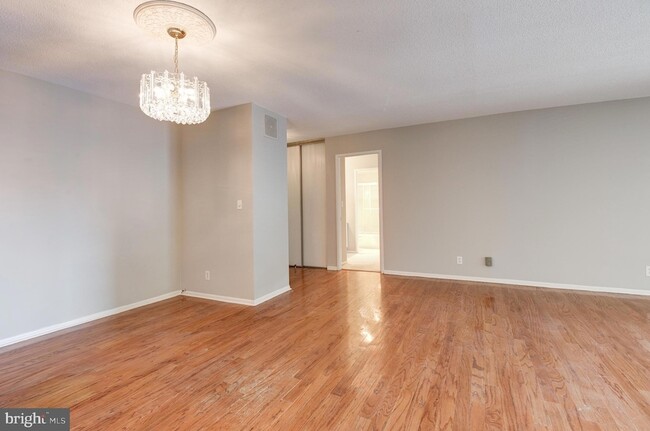 Building Photo - 8370 Greensboro Dr