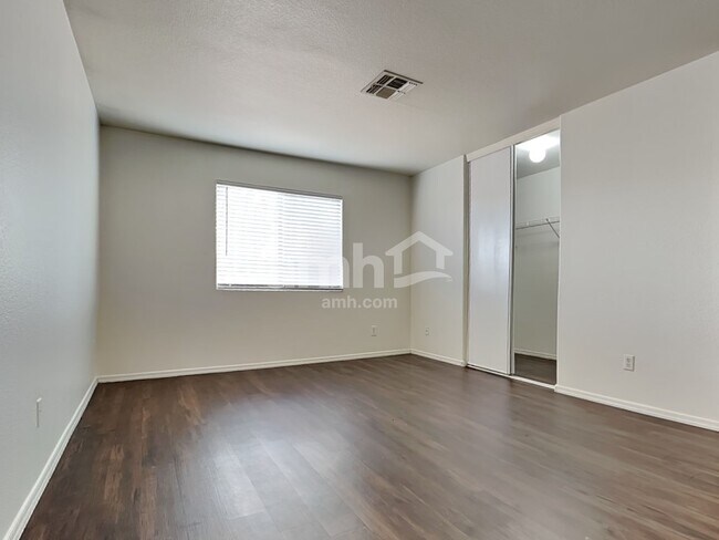 Building Photo - 1212 E Renegade Trl