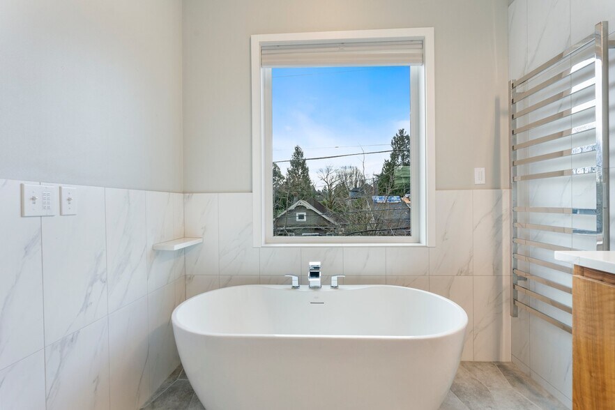 Soaking tub in the primary bathroom. - 2335 NE Couch St