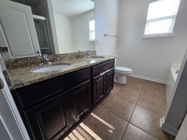 Building Photo - 127 Cedar Cir Dr