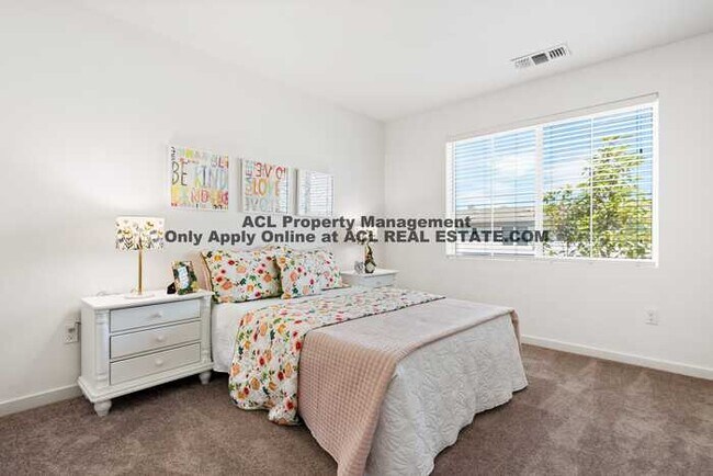 Building Photo - Modern 3BR/3BA Home in Bayshores | 1,542 Sq Ft | Prime Location