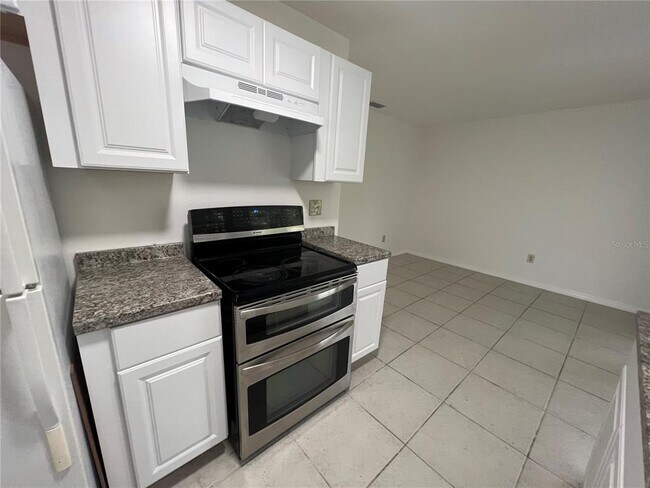 Building Photo - 3278 Jamestown St