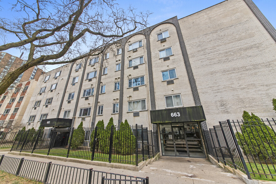 Primary Photo - 663 W Grace St