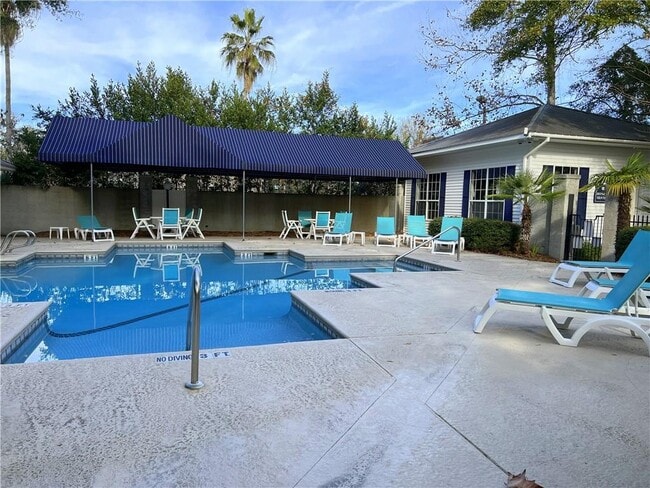 Building Photo - 111 S Island Square Dr