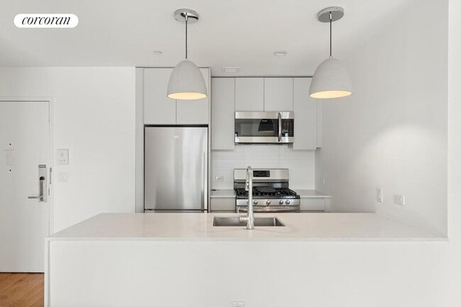 Building Photo - 123 Hope St