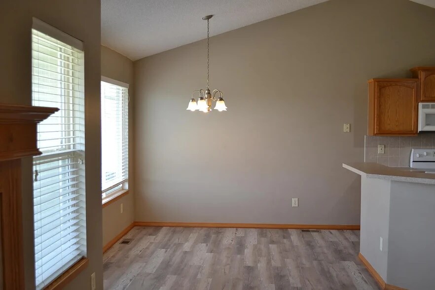 Building Photo - 6022 E Ironhorse Cir