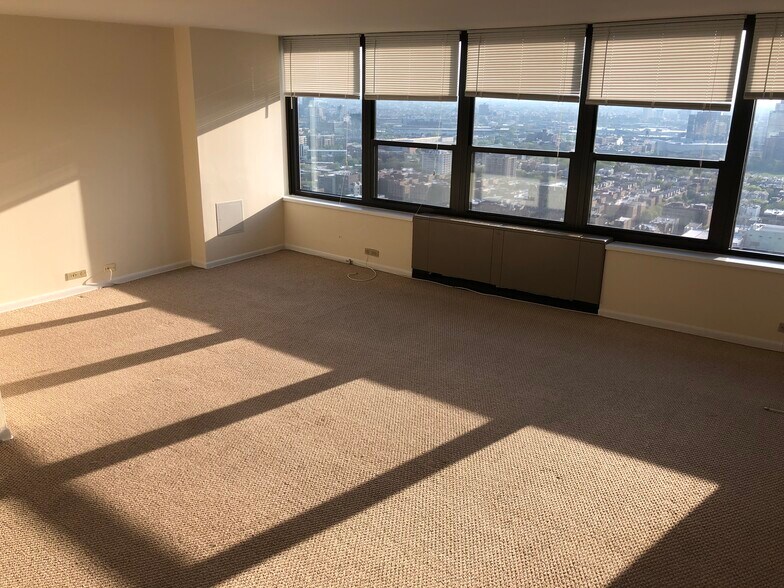 Building Photo - 1560 N Sandburg Ter