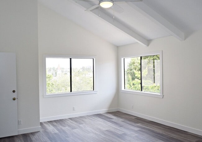 Building Photo - Price Reduced! Stunning 4BR/2.5BA Two-Story Renovated Townhome in UTC!