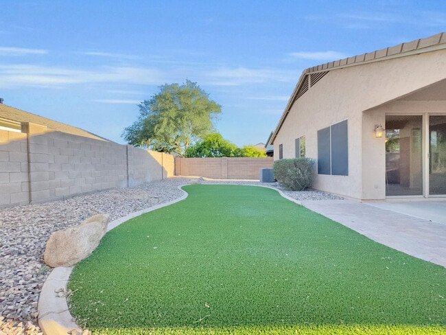 Building Photo - 261 N Nash Way