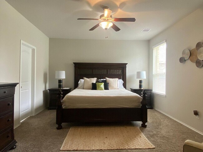 Building Photo - 24207 Oakdale Hls