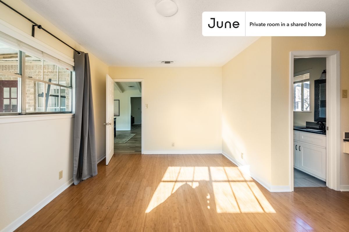 Building Photo - Room in Shared 4 bed/3 bath home
