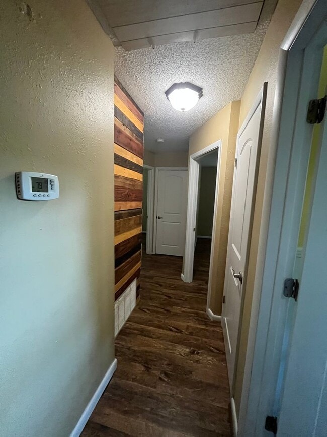 Building Photo - Convenient Jacksonville Location