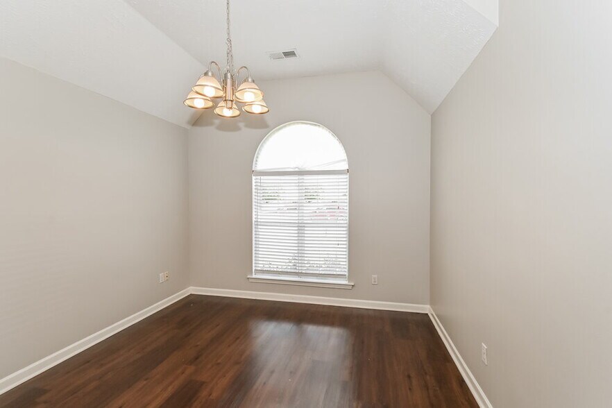Building Photo - 7389 Ivy Trails Cove