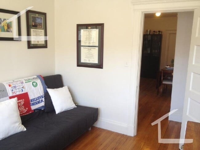 Building Photo - No Brokers fee, Ho Security Deposit, heat,...