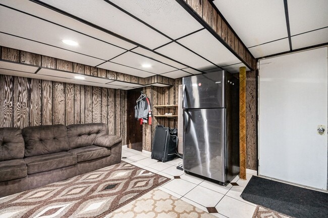 Building Photo - 1921 Williamsburg Dr