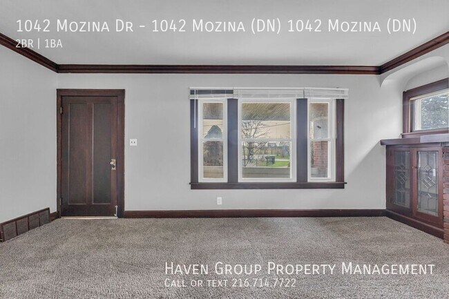 Building Photo - 1042 Mozina Dr