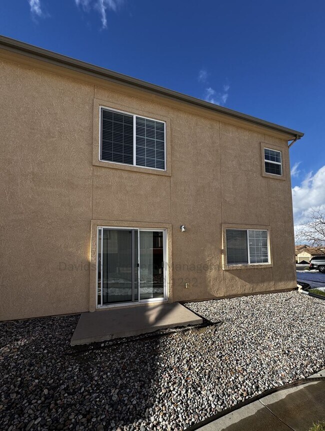 Building Photo - Spacious 3 Bedroom Condo in Southeast Colorado Springs