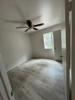 Building Photo - 118 E 84th Pl