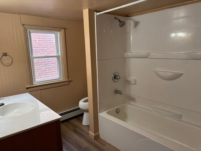 Building Photo - Available NOW! 3 Bed 1 Bath in Newville, PA!