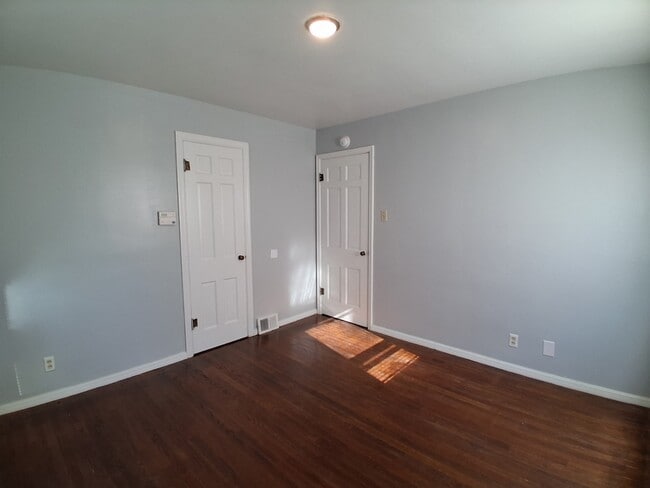 Building Photo - 211 Swisher Ave