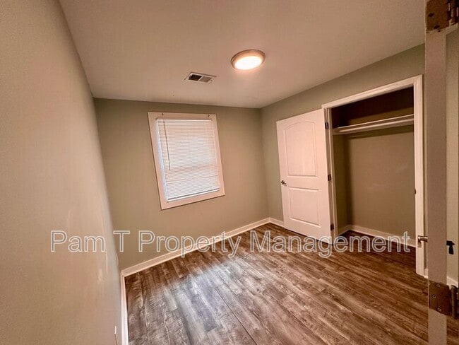 Building Photo - 1016 W 42nd St