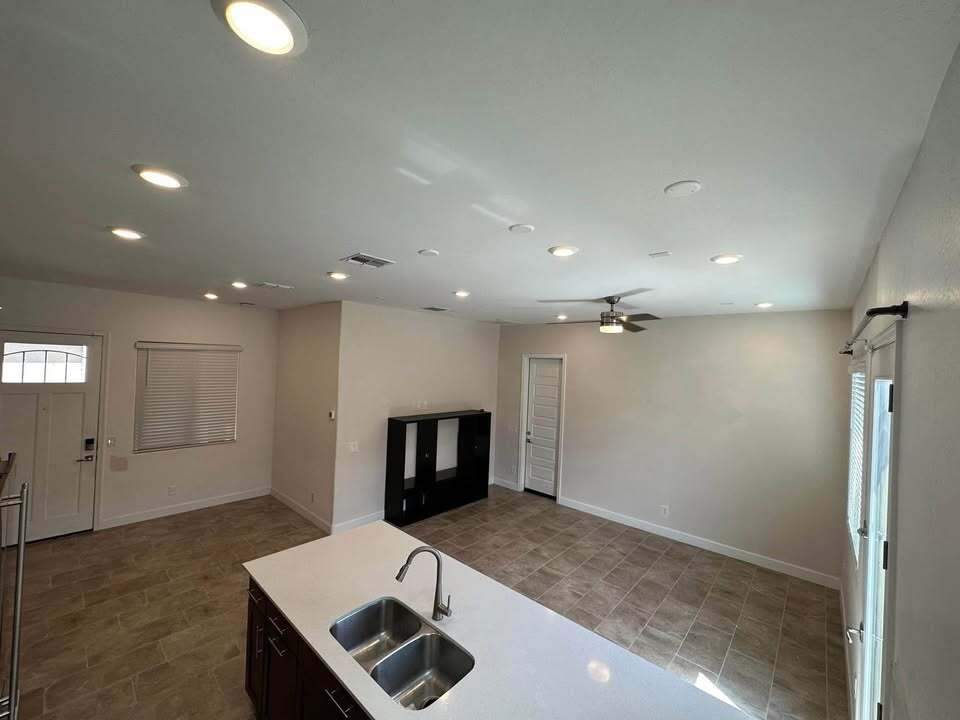 Building Photo - 6219 S 25th Pl
