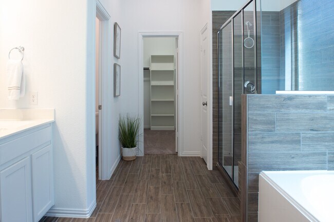 Building Photo - 246 Crest Sights Dr