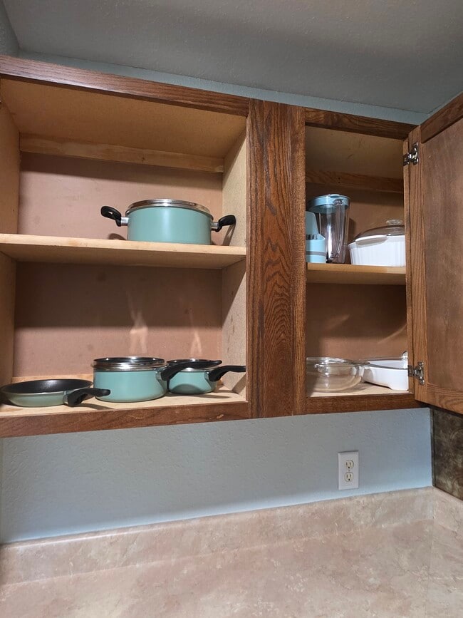 Building Photo - Oasis on F