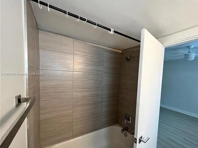 Building Photo - 1273 NE 38th St