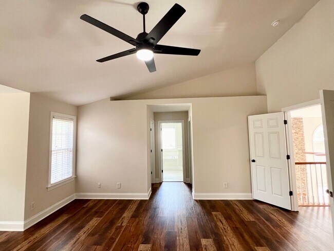 Building Photo - Four bedroom, 3.5 bath house in Elon!  Mus...