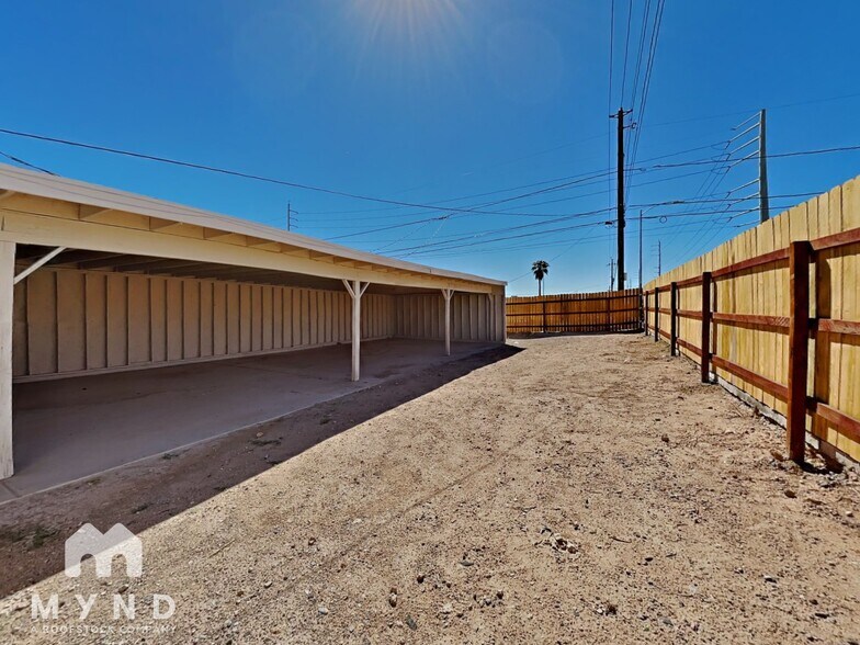 Building Photo - 893 W Carey Ave