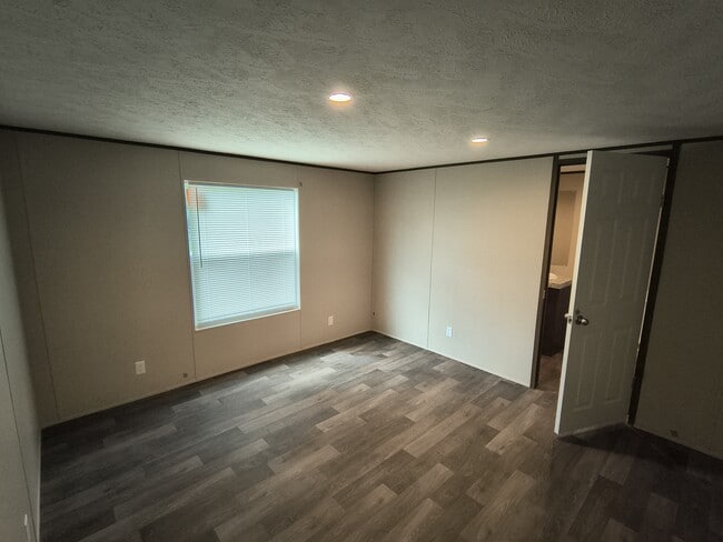 Building Photo - 117 Erie Dr