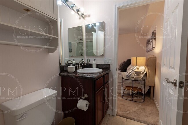 Building Photo - Charming 3-Bed, 2-Bath Condo in Prime Coll...