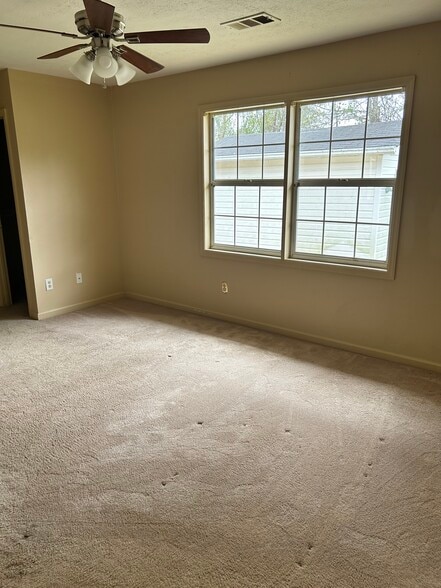 Building Photo - 1033 DeKalb St