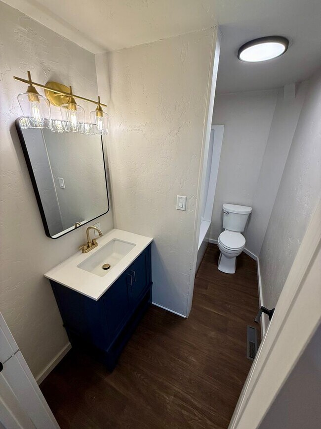 Building Photo - Charming 3-Bedroom Home with Spacious Yards & Modern Comforts in Lewiston