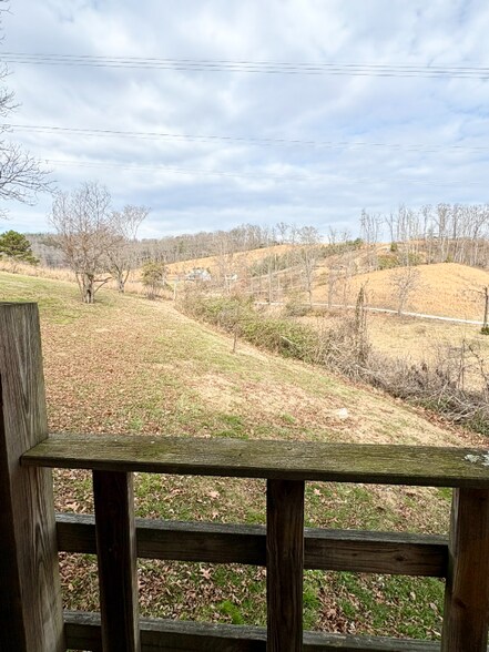 Building Photo - 412 Meadowview Ln