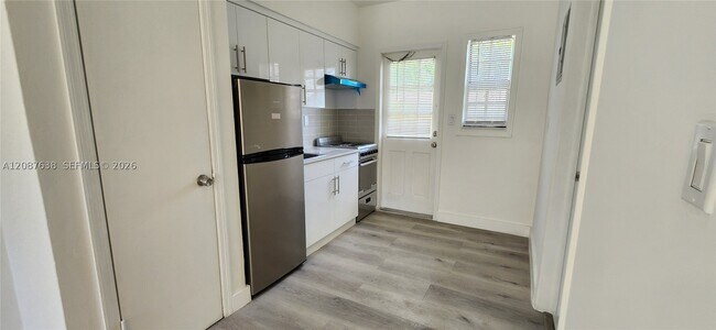 Building Photo - 930 SW 4th St