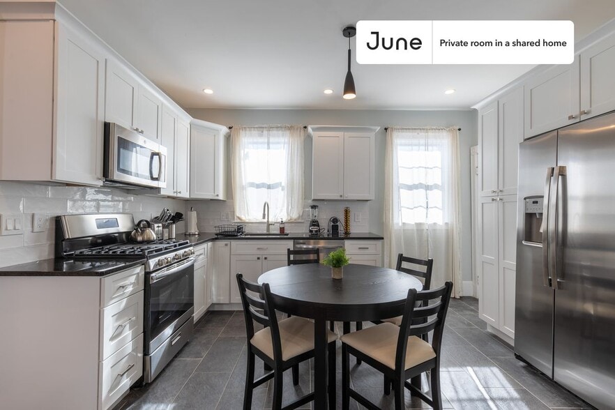 Building Photo - Room in Shared 4 bed/2 bath home in Savin Hill