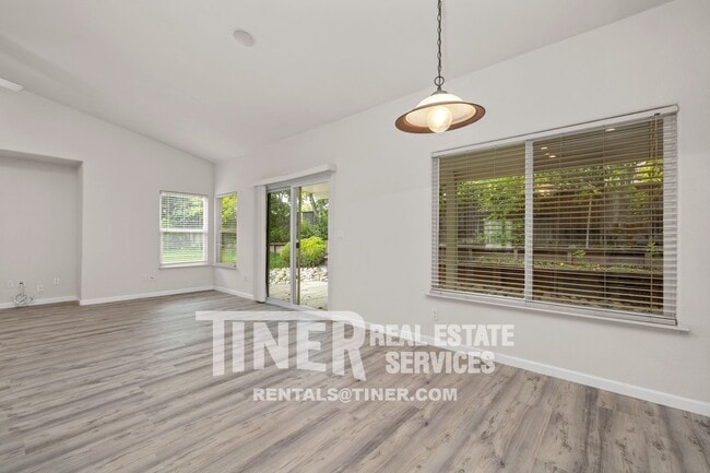 Building Photo - 51 Tulip Tree Cir