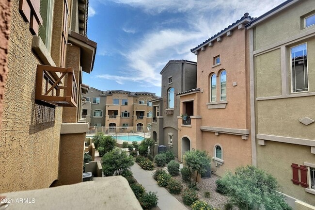 Primary Photo - 240 W Juniper Ave