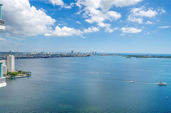 Building Photo - 1331 Brickell Bay Dr