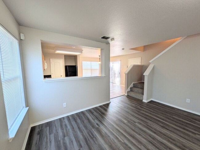 Building Photo - Very Nice 4 Bedroom Home In Convenient Northwest Location!