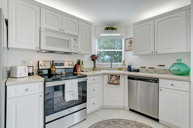 Building Photo - 3755 Via Poinciana