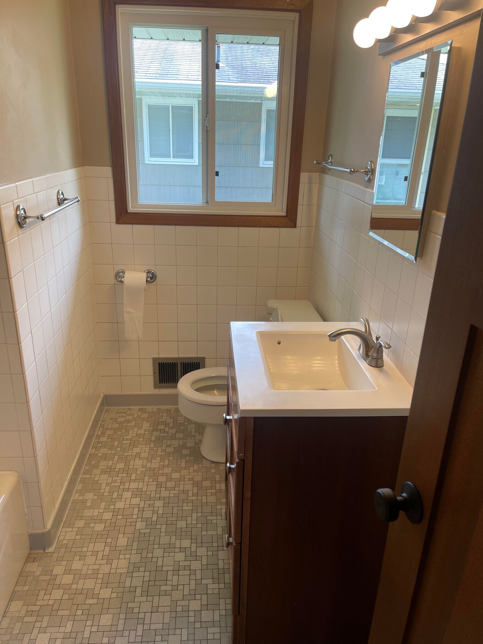 Upstairs Bathroom - 6434 Xerxes Ave S