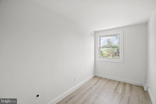 Building Photo - 2119 Delmar Dr