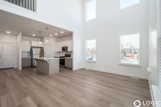 Building Photo - Brand New Row End Townhome in Lehi Utah!