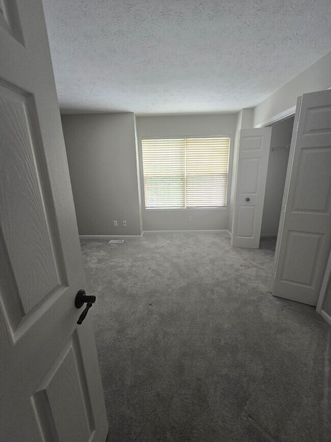 Building Photo - 5425 Nighthawk Dr